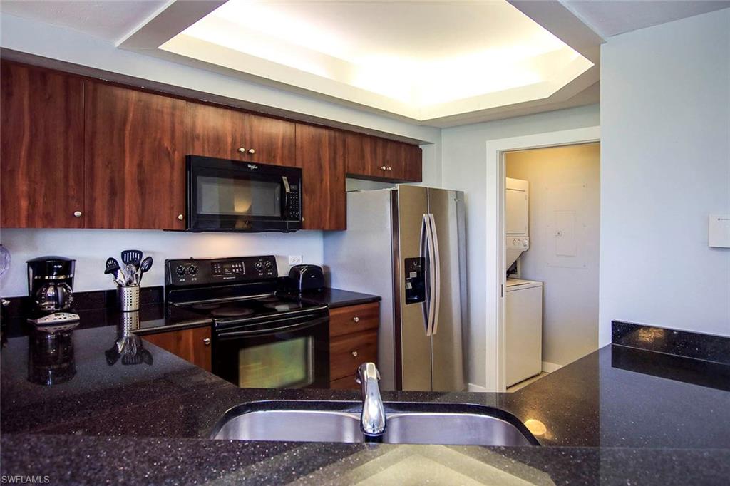 LAND'S END - Residential