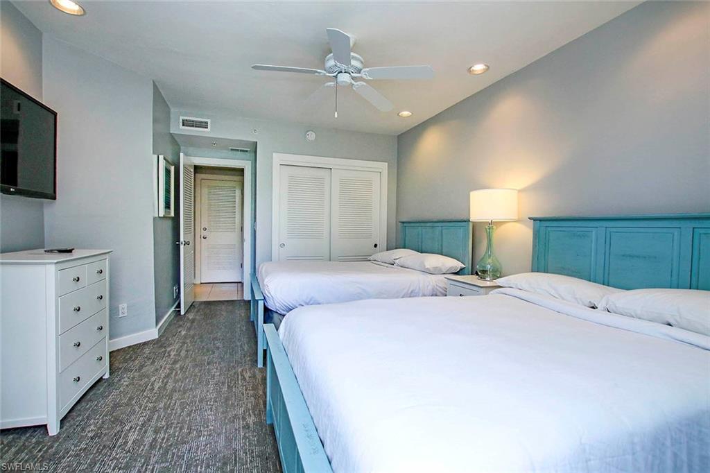 LAND'S END - Residential