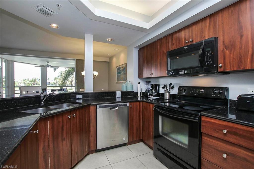 LAND'S END - Residential