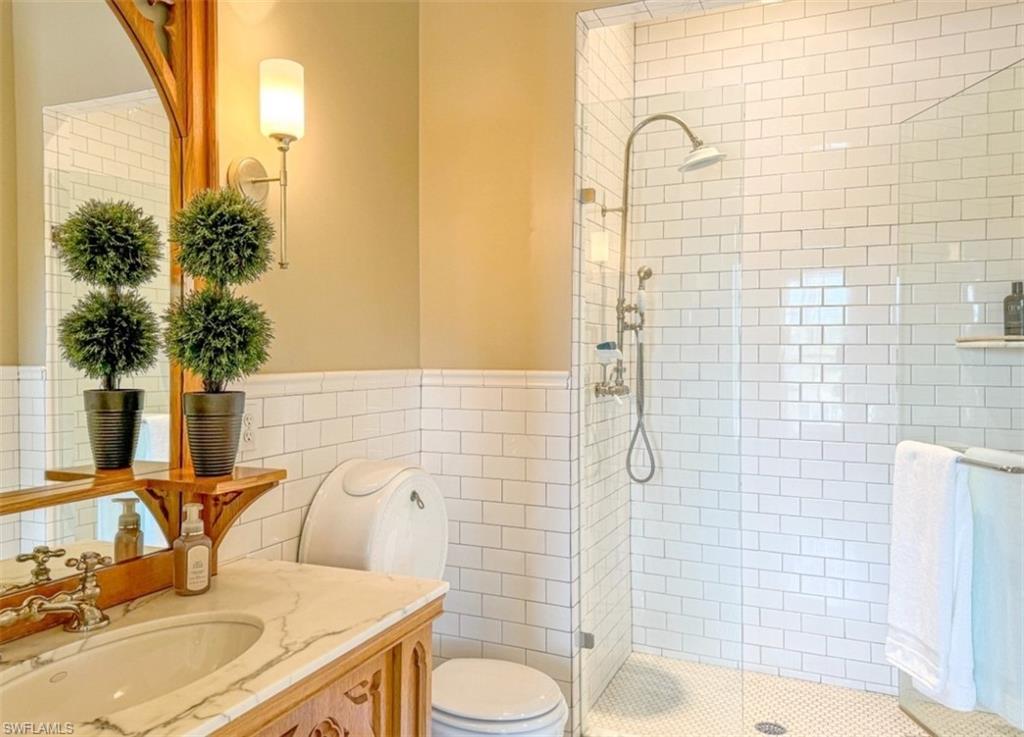 AQUALANE SHORES - Residential Lease