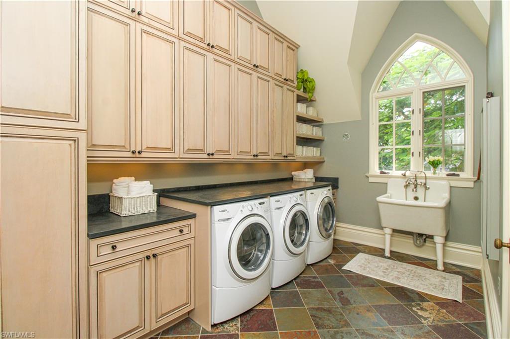 AQUALANE SHORES - Residential Lease