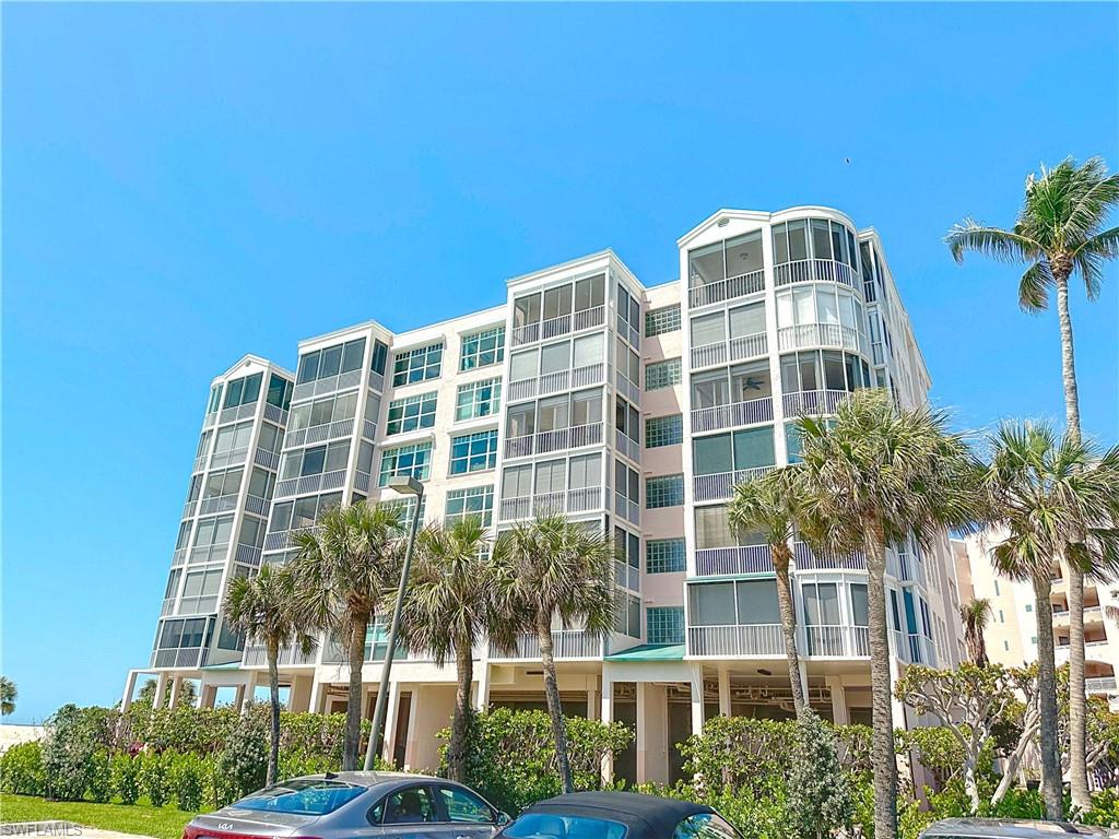 BAREFOOT BEACH CLUB - Residential