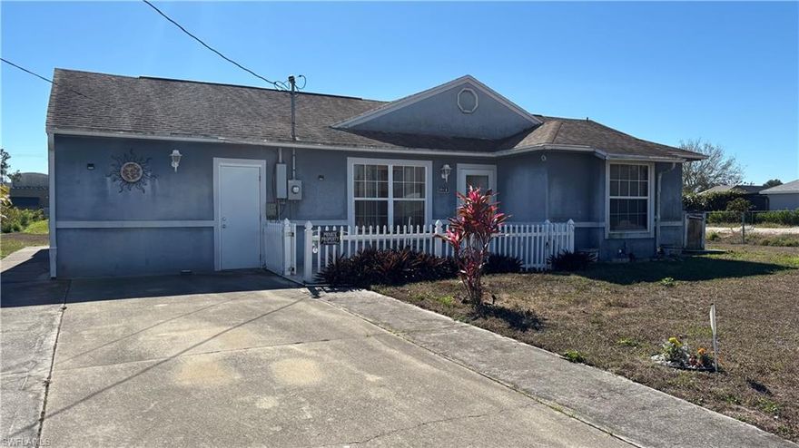 Welcome to your next home! Showcasing 2 Bedrooms and 2 bathrooms plus a spacious Den accompanied by vaulted ceilings, you’ll find plenty of space to make this 1562 square foot home your own. This property offers a spectacular opportunity for both investors and buyers alike. Key features include a 2017 Roof, 2017 HVAC system, and a 2023 water heater, helping keep future costs down. The property offers simple, practical living with room to add value or make it your own. Whether you’re looking for a reliable rental or an affordable place to start, this home checks the right boxes.! SELLER IS MOTIVATED!