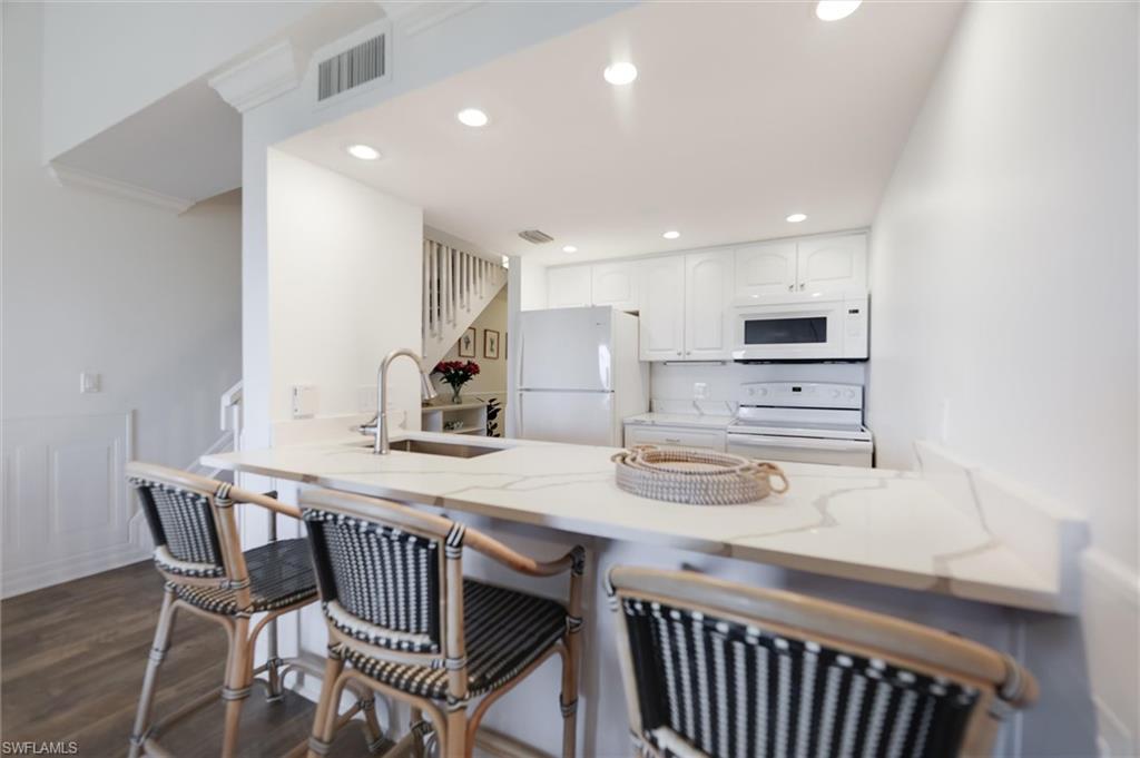 BEACH VILLAS CONDO - Residential