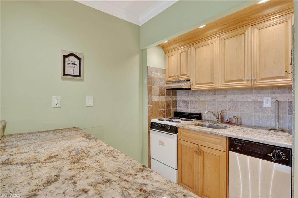 AQUARIUS APTS OF MARCO ISLAND - Residential