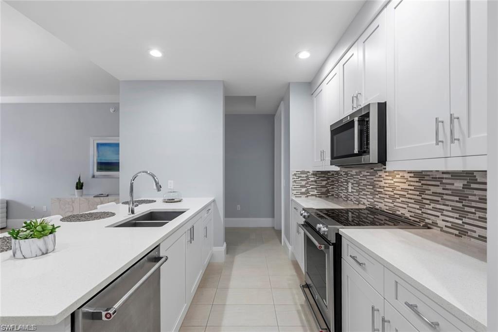 NAPLES SQUARE - Residential Lease