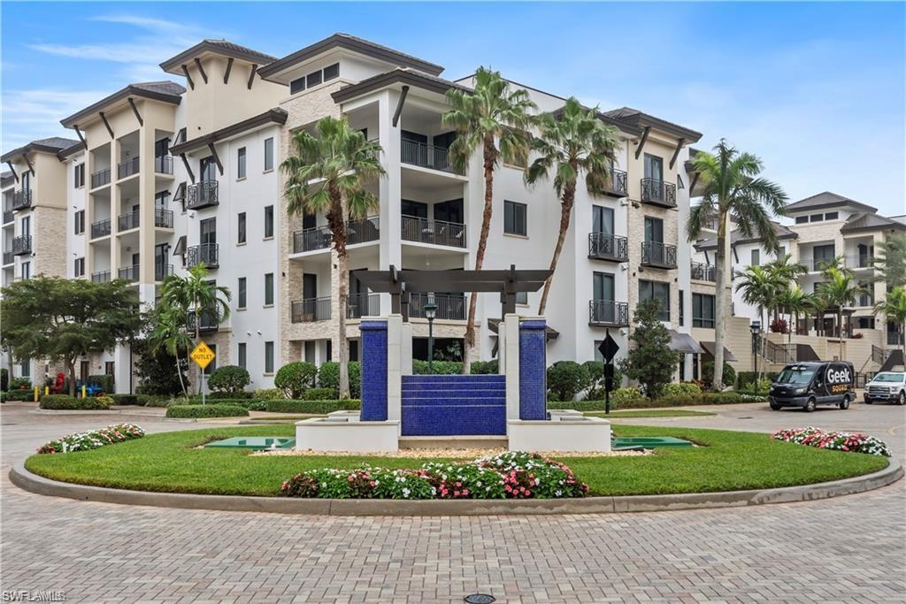 NAPLES SQUARE - Residential Lease