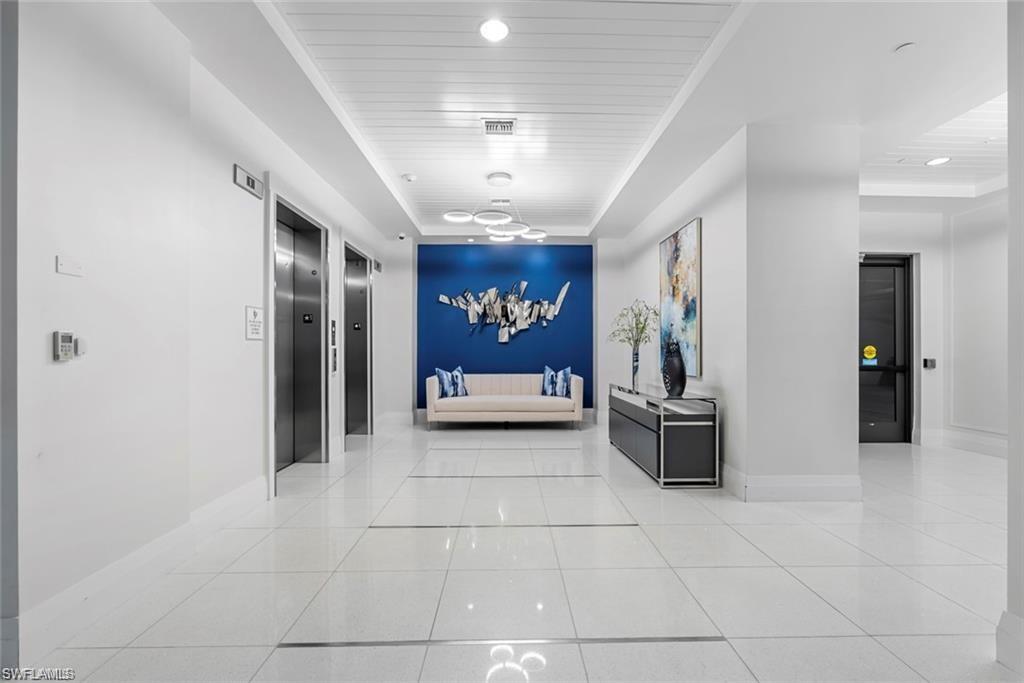 NAPLES SQUARE - Residential Lease