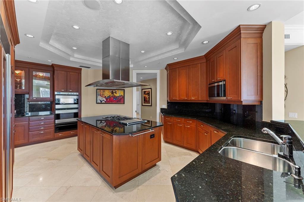 SEASONS AT NAPLES CAY - Residential