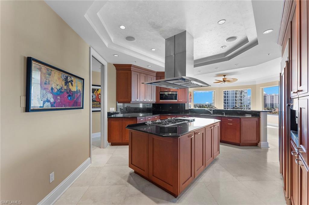 SEASONS AT NAPLES CAY - Residential