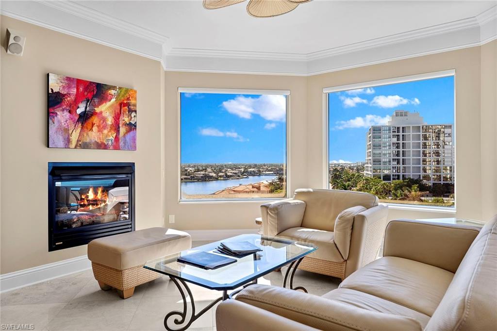 SEASONS AT NAPLES CAY - Residential