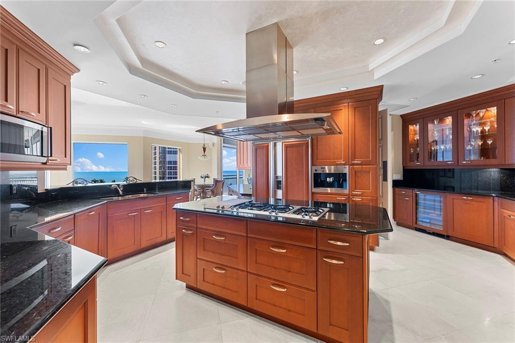 SEASONS AT NAPLES CAY - Residential