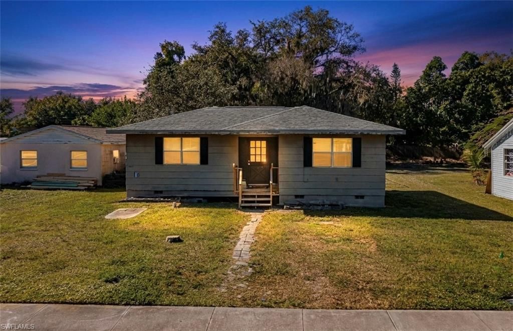 Photo of 318 Bellair RD, FORT MYERS, FL 33905 (MLS # 225083345)