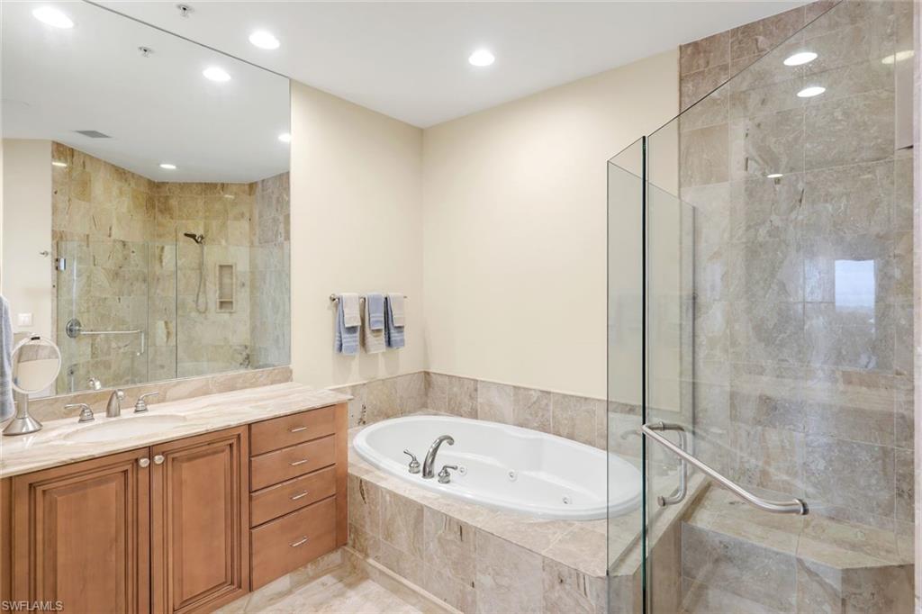 ESPERIA SOUTH - Residential