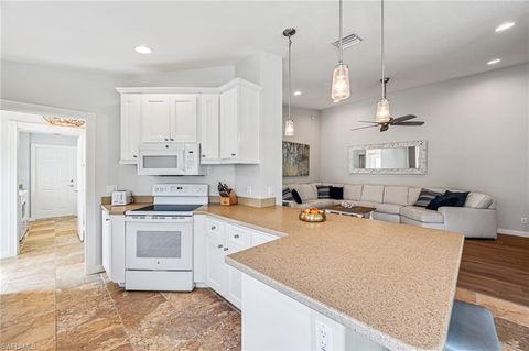 Townhouse in BONITA SPRINGS FL 15437 Orlanda DR 6.jpg