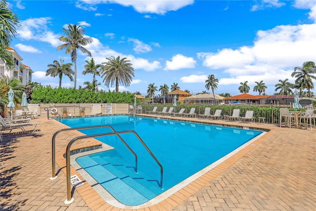 TROPICAL ISLE - Residential