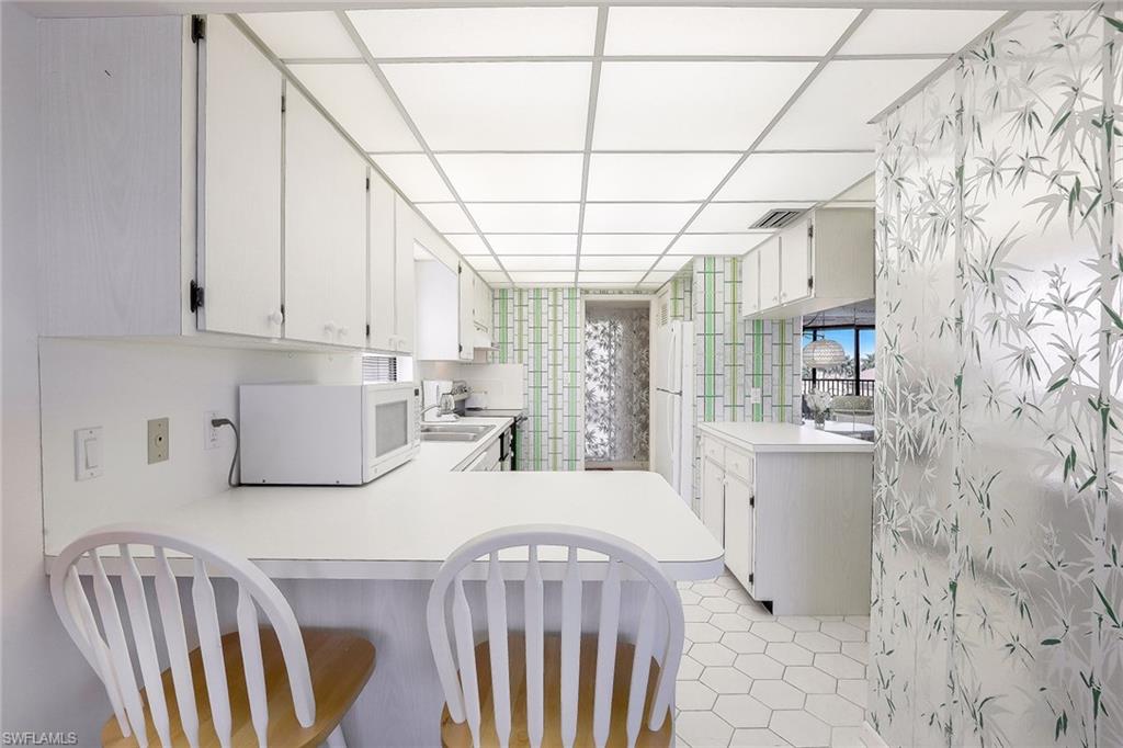 TROPICAL ISLE - Residential