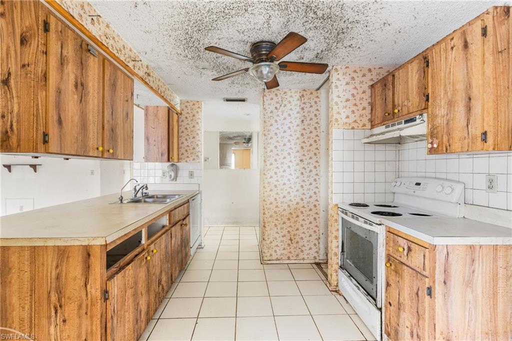 GOLDEN GATE ESTATES - Residential