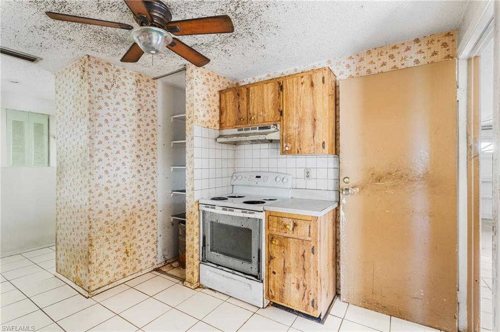 GOLDEN GATE ESTATES - Residential