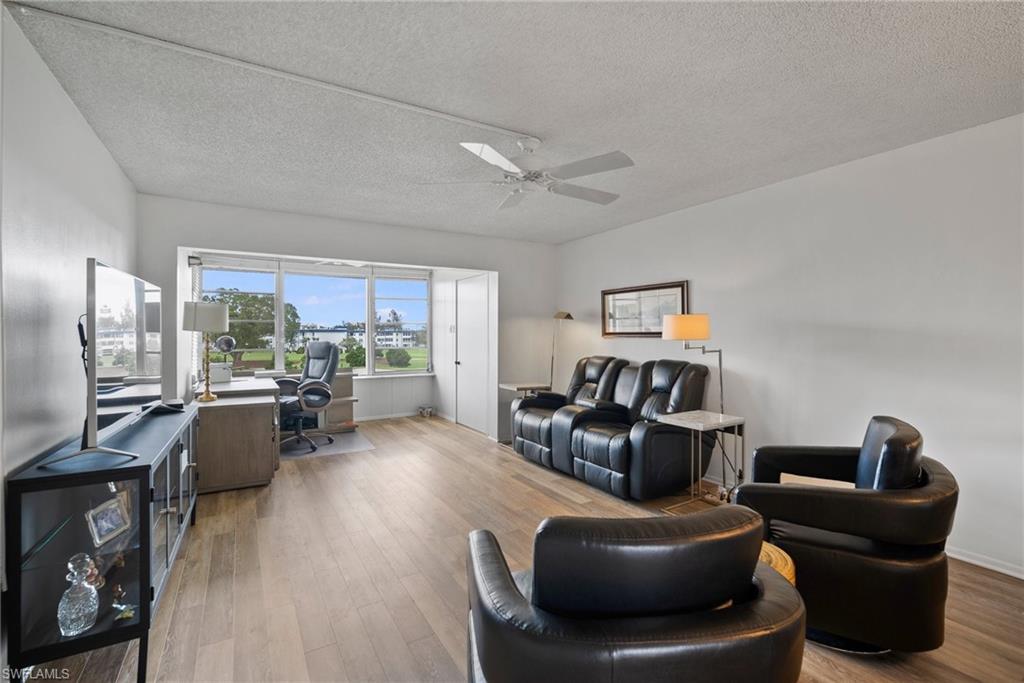 SEVEN LAKES - Residential