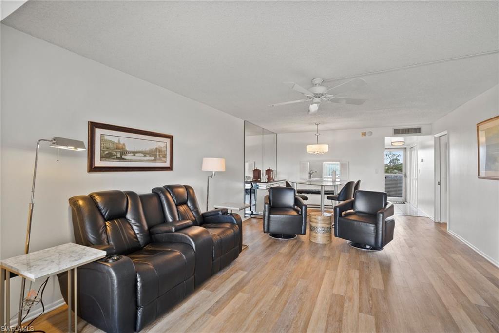 SEVEN LAKES - Residential