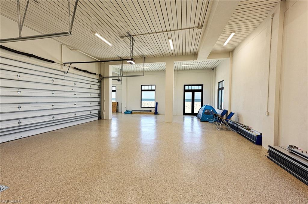 BAREFOOT BEACH - Residential