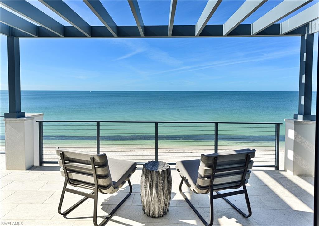 BAREFOOT BEACH - Residential