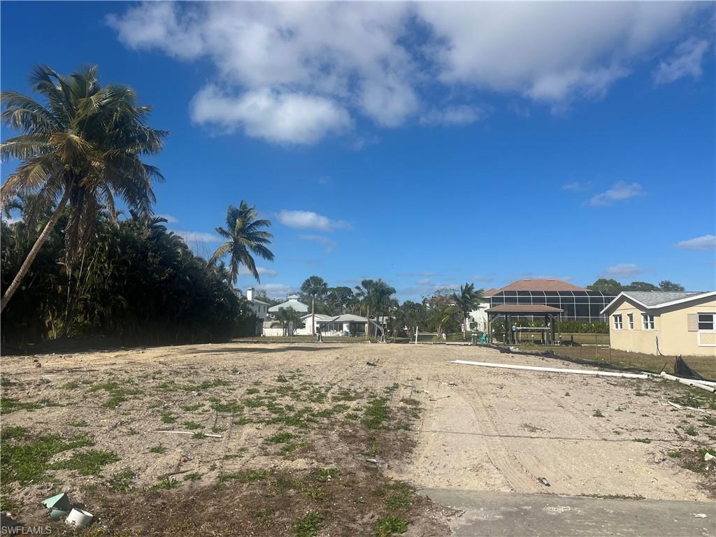 IMPERIAL SHORES - Land