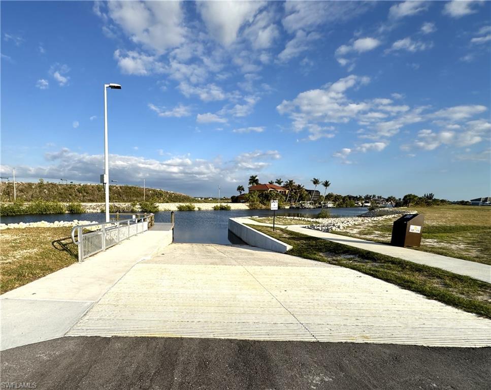 CAPE CORAL - Land