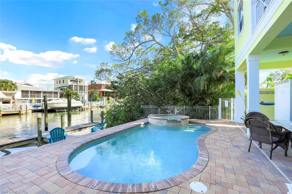 VENETIAN GARDENS - Residential