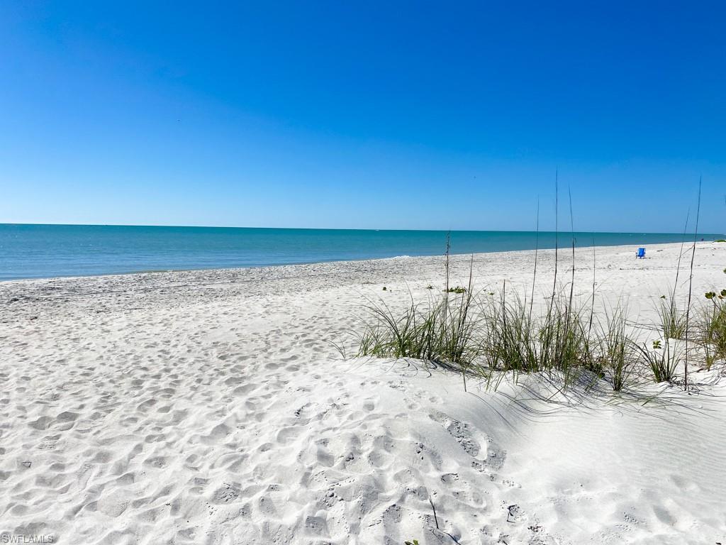 CHATEAUX SUR MER UNREC - Land