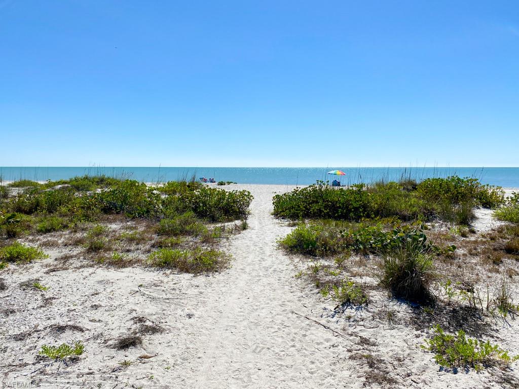 CHATEAUX SUR MER UNREC - Land