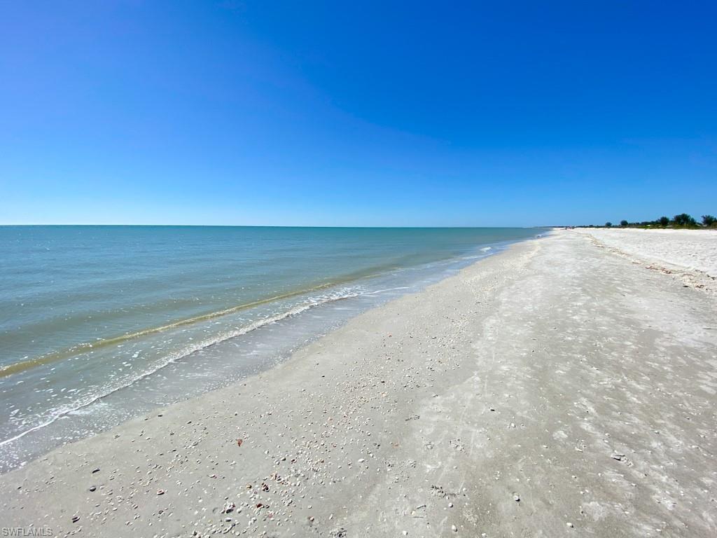 CHATEAUX SUR MER UNREC - Land