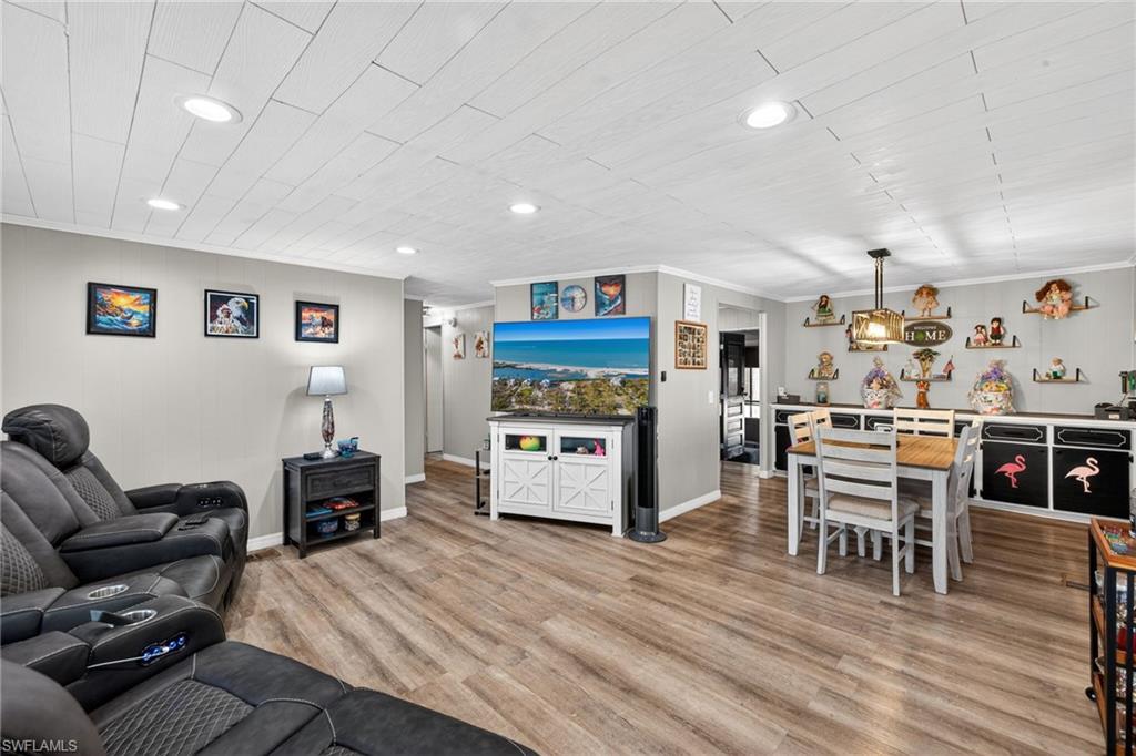 LAZY DAYS MOBILE VILLAGE - Residential