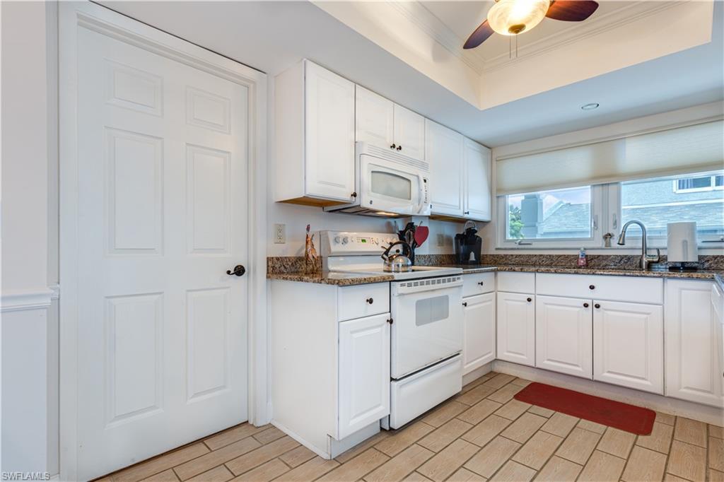 FOUR FOUNTAINS - Residential