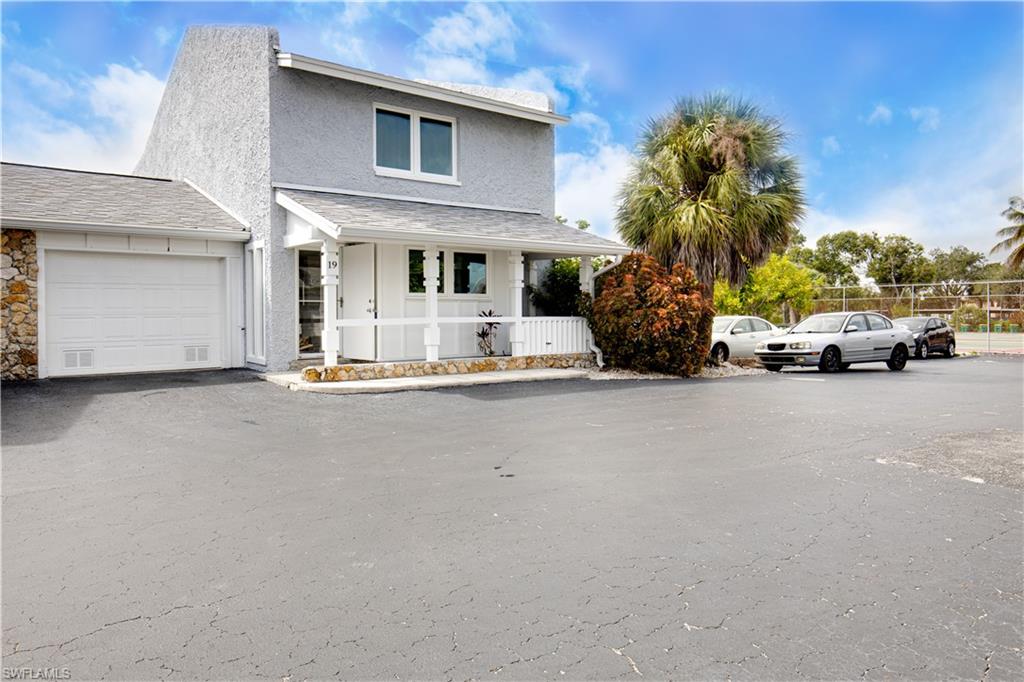 FOUR FOUNTAINS - Residential