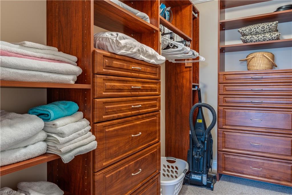 FOUR FOUNTAINS - Residential