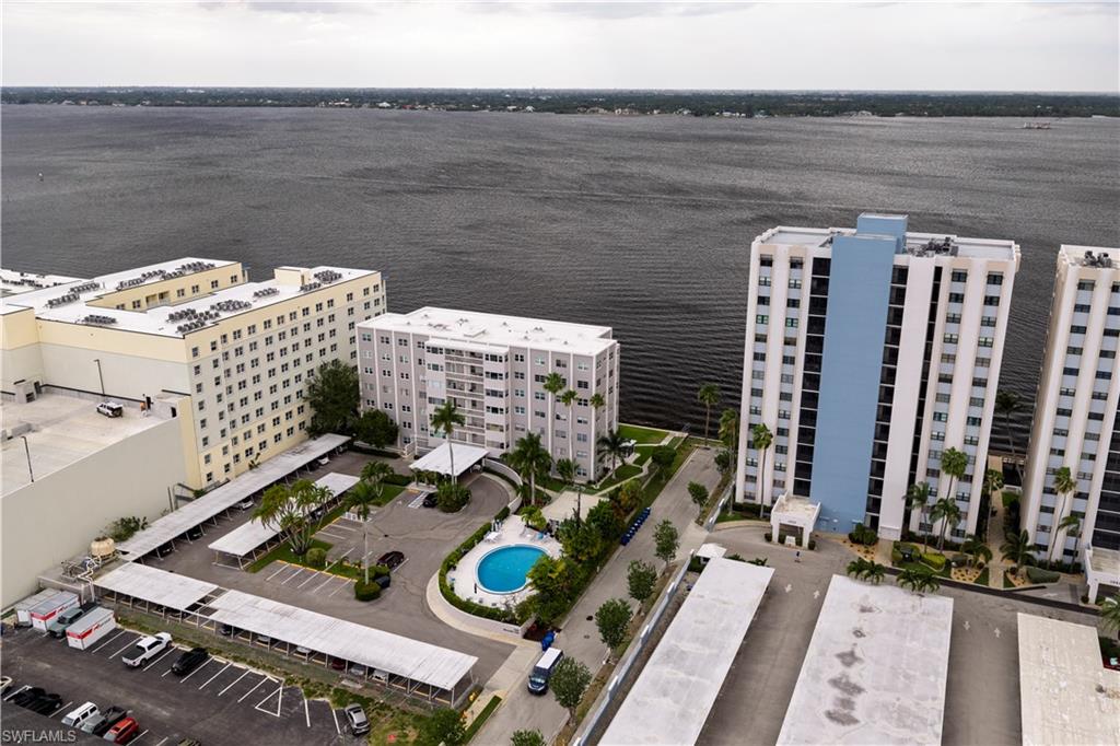 RIVERSIDE CLUB - Residential