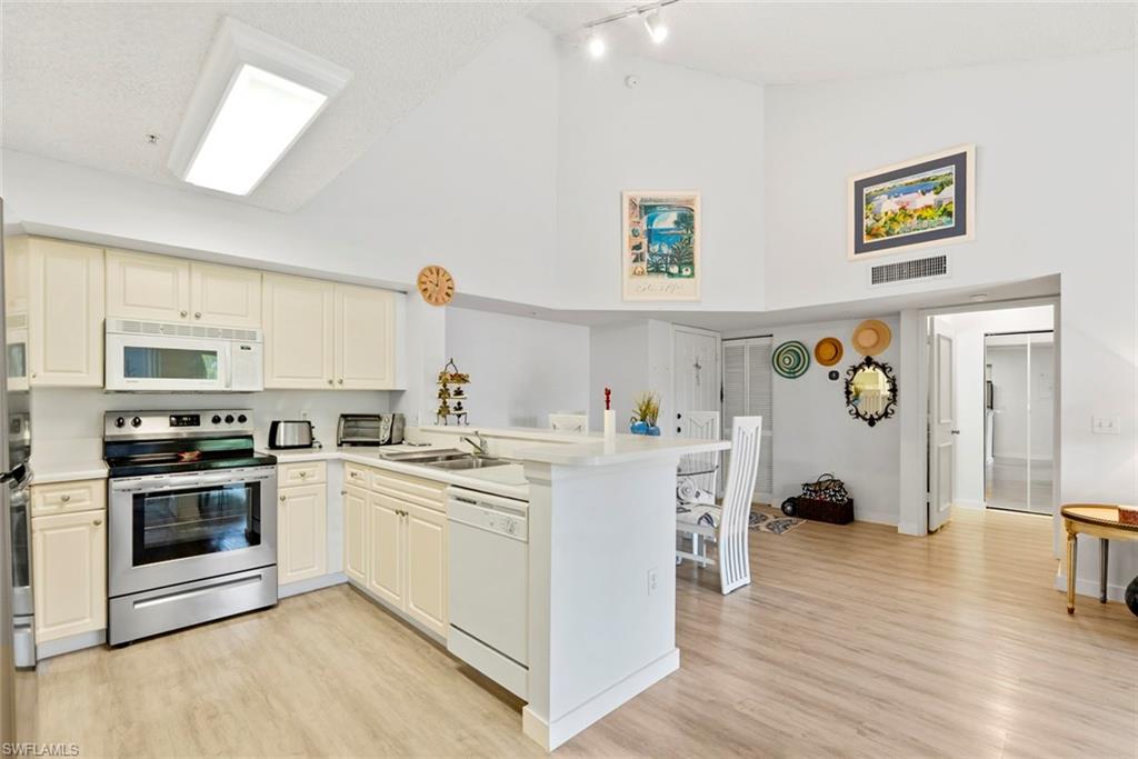 THE ENCLAVE AT NAPLES - Residential