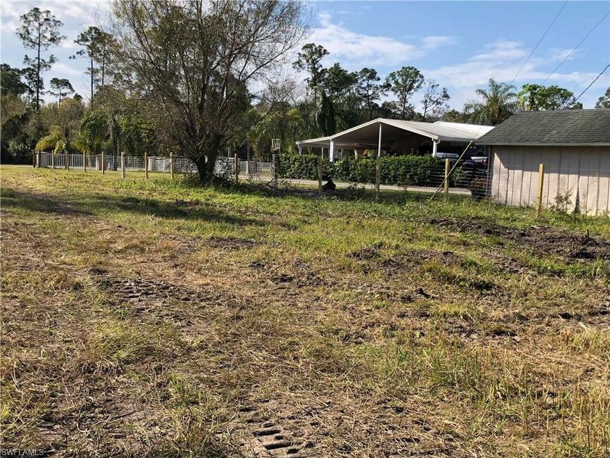 Beautiful Acreage tucked away in a quiet area of Fort Denaud, Just outside of the growing Labelle Florida. This property is located within 10 minutes to town, tractor supply and a Walmart. BRING TOYS, FARM ANIMALS, AND BUILD YOUR DREAM HOME. Property is currently being cleared and ready to build. T

5.5 miles to Walmart 
6 miles Tractor Supply
