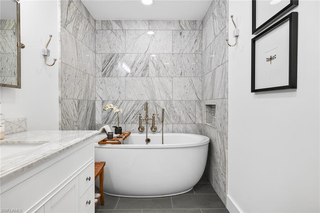 SANIBEL BAYOUS - Residential