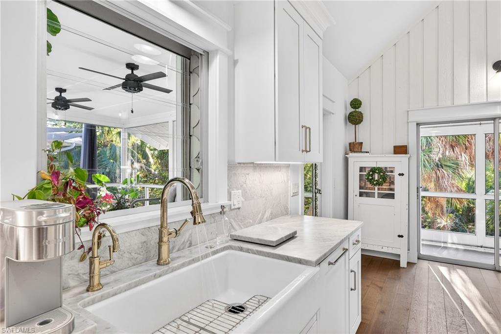 SANIBEL BAYOUS - Residential