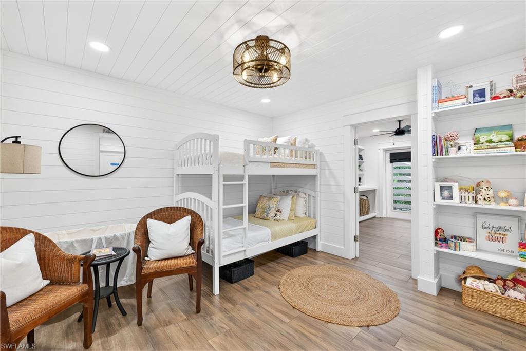 SANIBEL BAYOUS - Residential