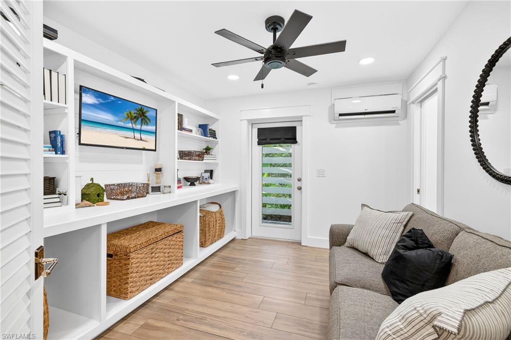 SANIBEL BAYOUS - Residential