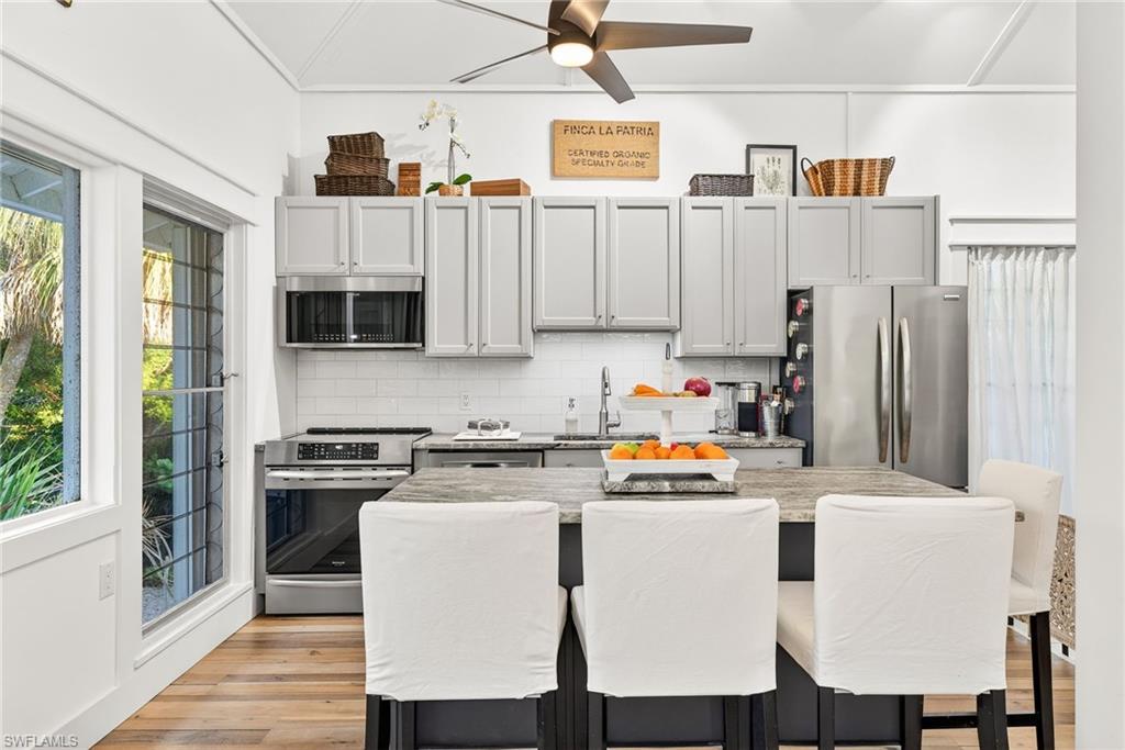 SANIBEL BAYOUS - Residential