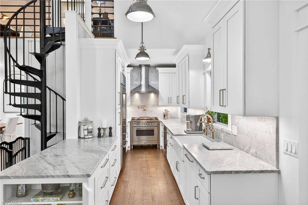 SANIBEL BAYOUS - Residential