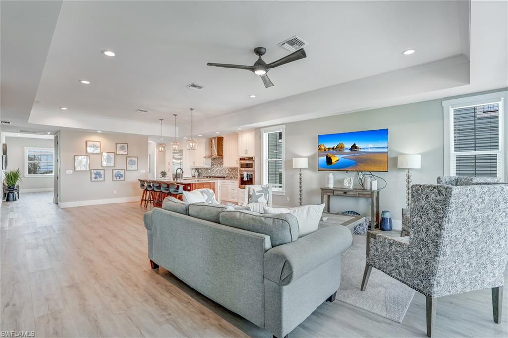 ISLAND SHORES - Residential