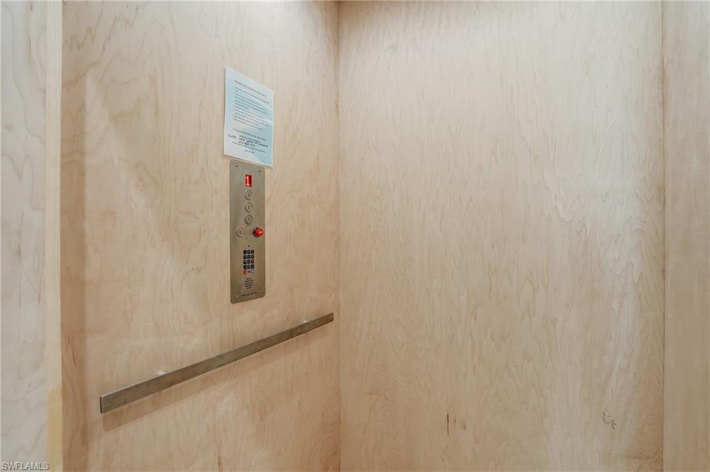 ISLAND SHORES - Residential