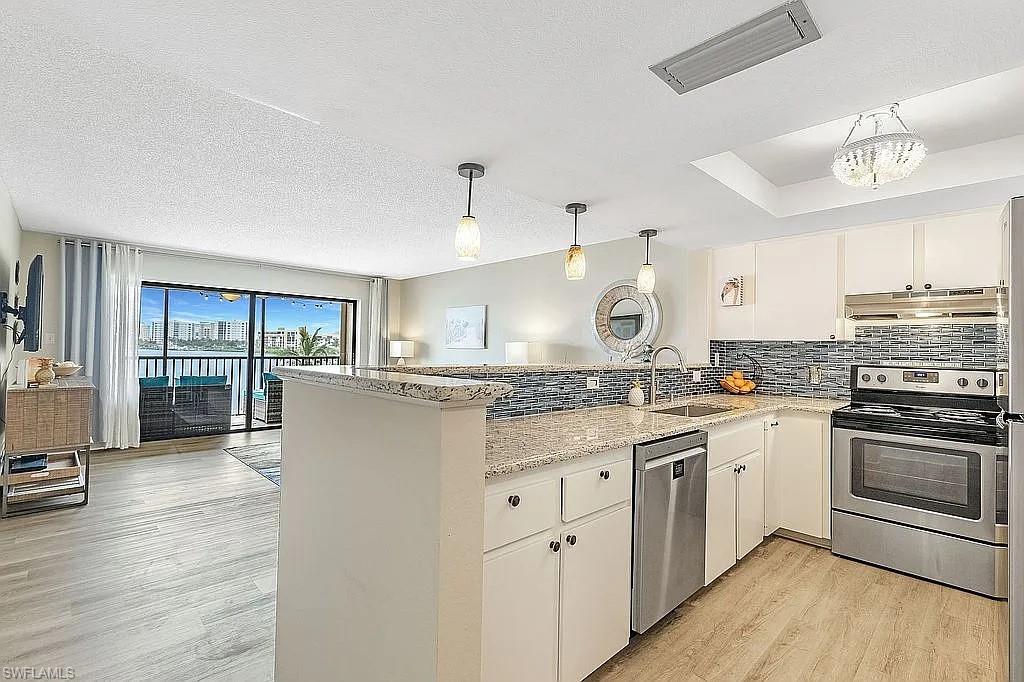 WINDWARD POINT CONDO - Residential