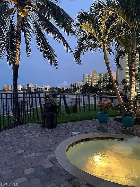 WINDWARD POINT CONDO - Residential